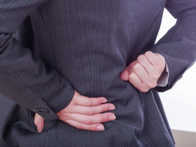 慢性腰痛が夕方に強くなるのはなぜ？仕事後の腰痛を減らす方法